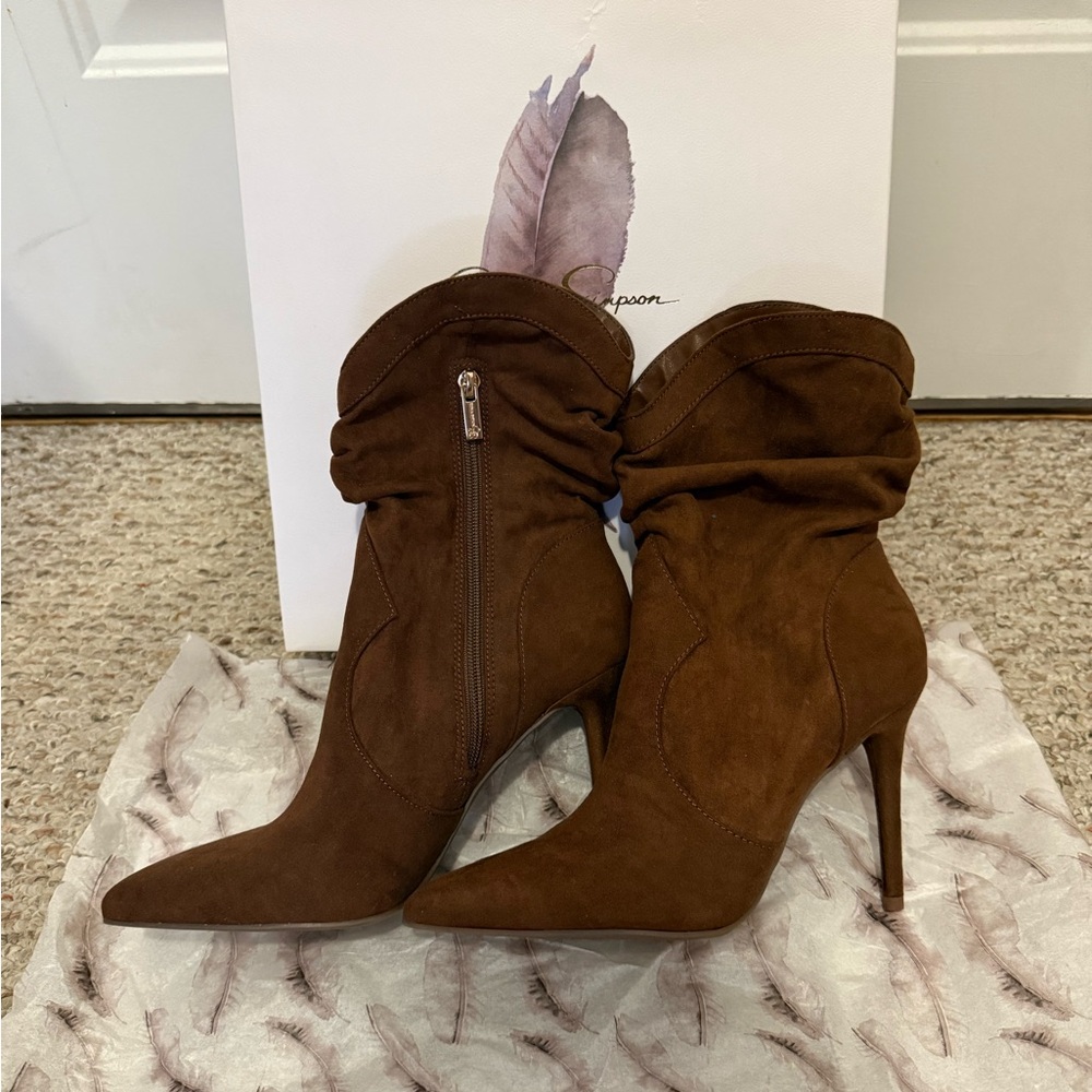 BNIB Jessica Simpson Brown Suede Western Style high heeled boots - size 9.5